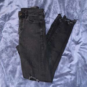 American Eagle Size 2 Black Distressed Skinny Jeans